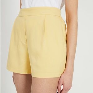 Super Sale! 3/30$ 🎉 TENCEL Short in Light yellow